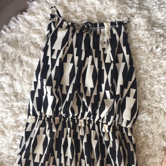 Black and White Geometric Dress - Picture 2 of 5